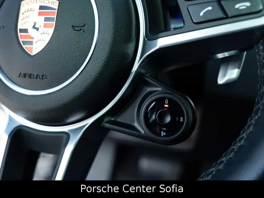Porsche Cayenne 06/2020-photo-23