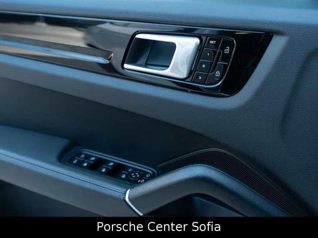 Porsche Cayenne 06/2020-photo-32