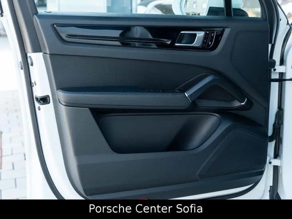 Porsche Cayenne 06/2020-photo-33
