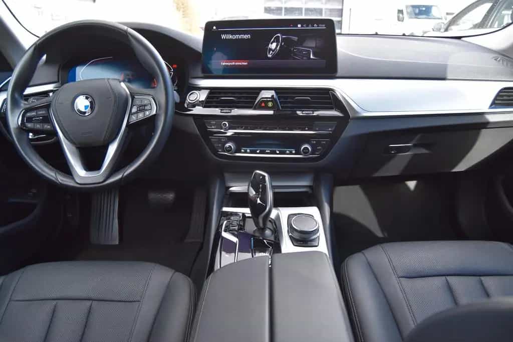 BMW 520 d Touring Steptronic/Navi/Leder/LED 06/2022-photo-3