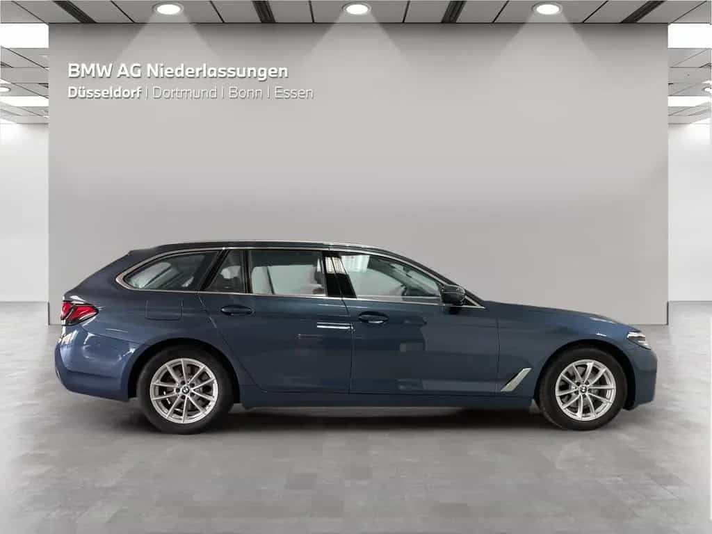 BMW 5 Series 520d Touring LiveCockpitProf Kamera Driv.Assist 03/2023-photo-3