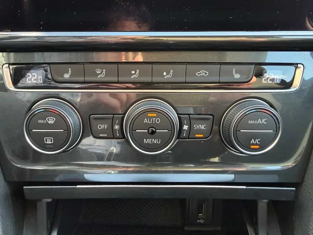 Volkswagen Golf VII Variant 1.5 TSI ACC SHZ LED 04/2019-photo-4
