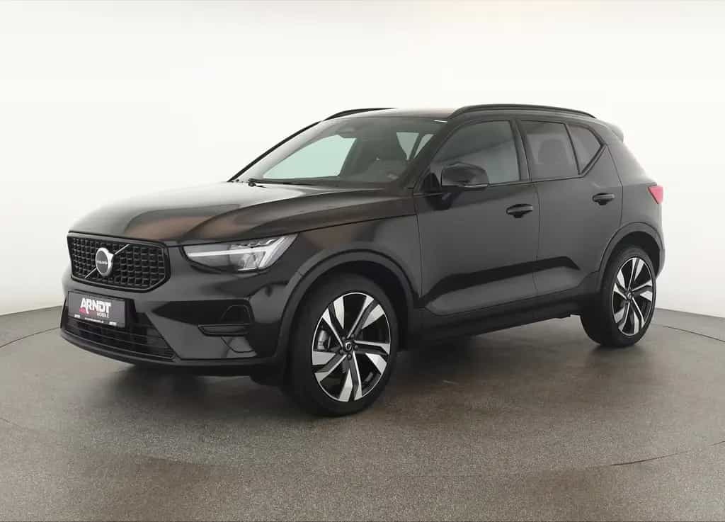 Volvo XC40 B4 Plus Dark LED Digi Navi HaKa ACC Kam 20" 06/2023-photo-1