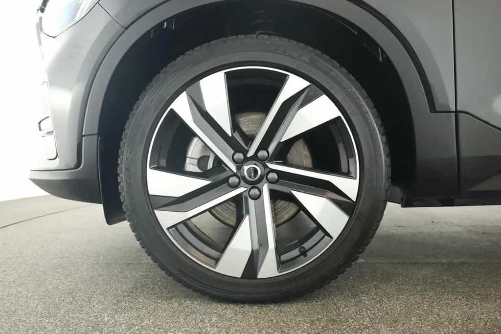 Volvo XC40 B4 Plus Dark LED Digi Navi HaKa ACC Kam 20" 06/2023-photo-17