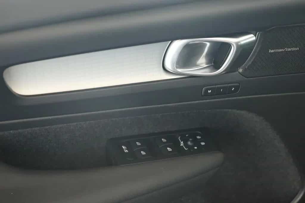 Volvo XC40 B4 Plus Dark LED Digi Navi HaKa ACC Kam 20" 06/2023-photo-19