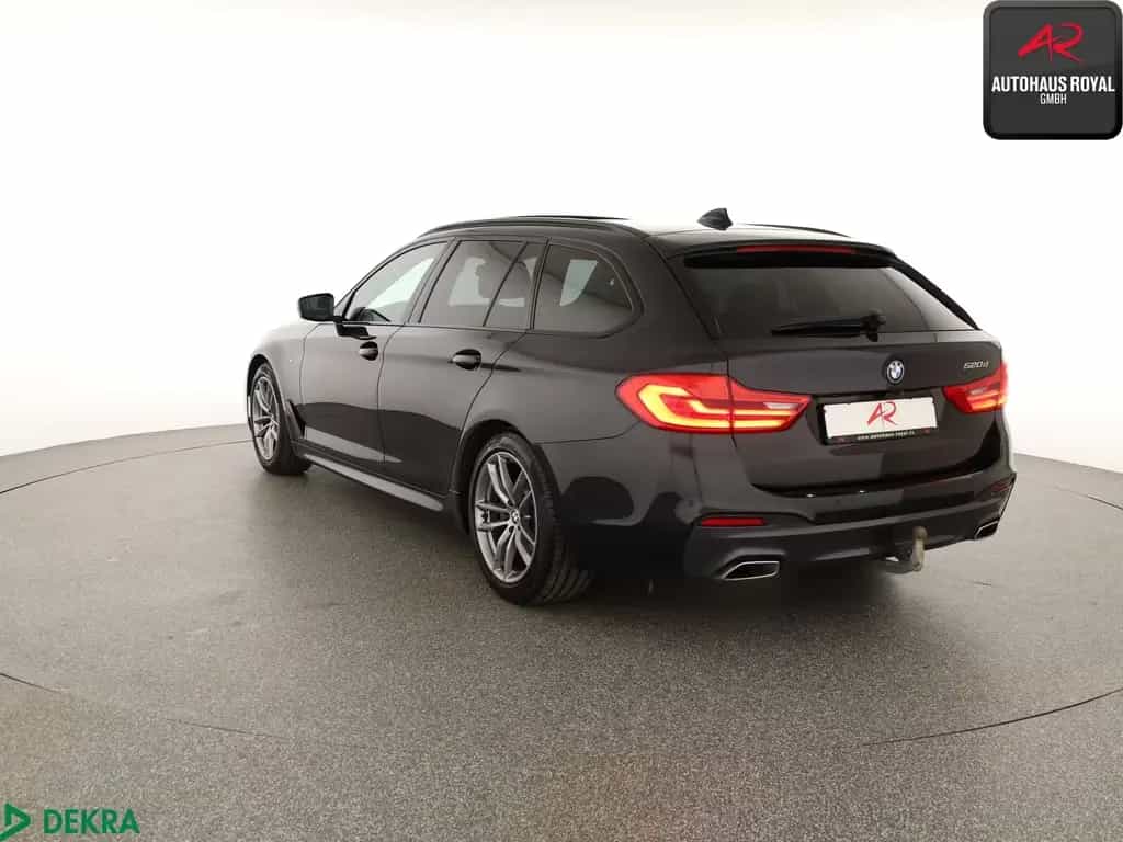 BMW 520 d T M SPORT PANO,HEADUP,AHK,KEYLESS,CARPLAY 01/2020-photo-2