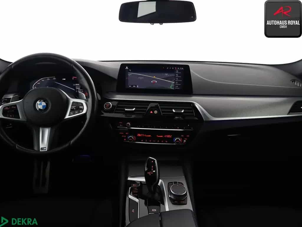 BMW 520 d T M SPORT PANO,HEADUP,AHK,KEYLESS,CARPLAY 01/2020-photo-8