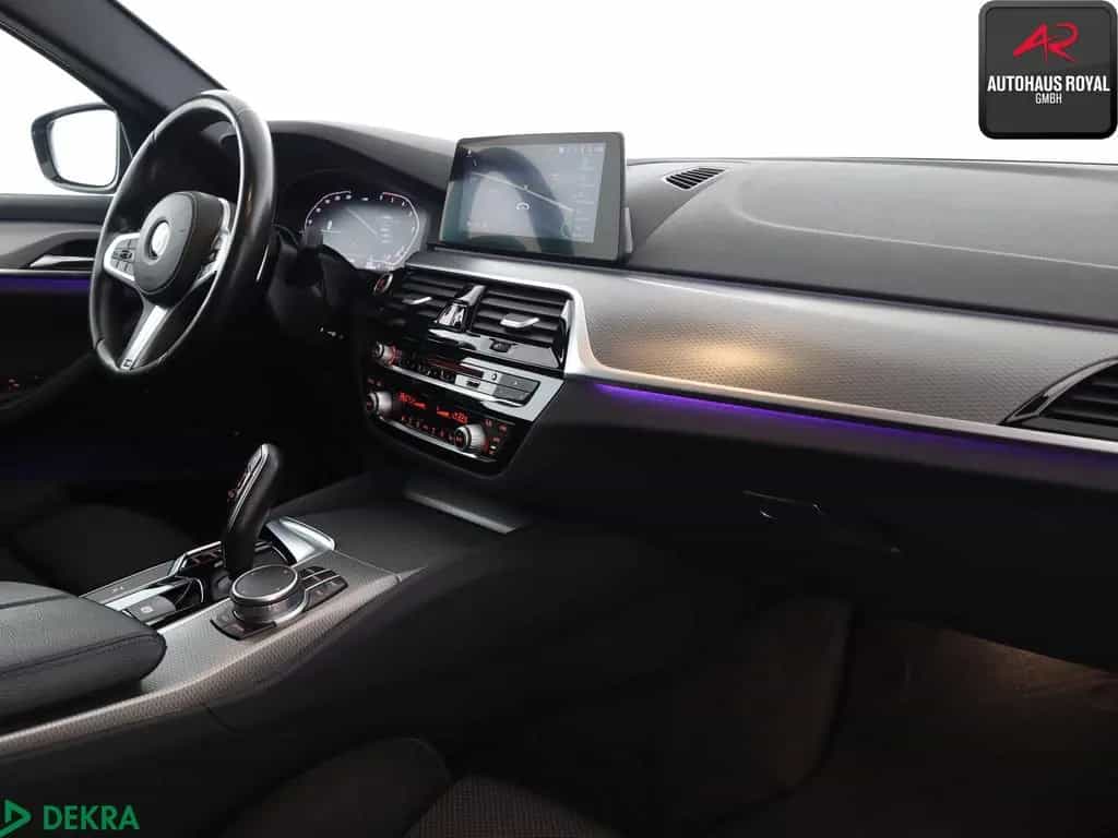 BMW 520 d T M SPORT PANO,HEADUP,AHK,KEYLESS,CARPLAY 01/2020-photo-9