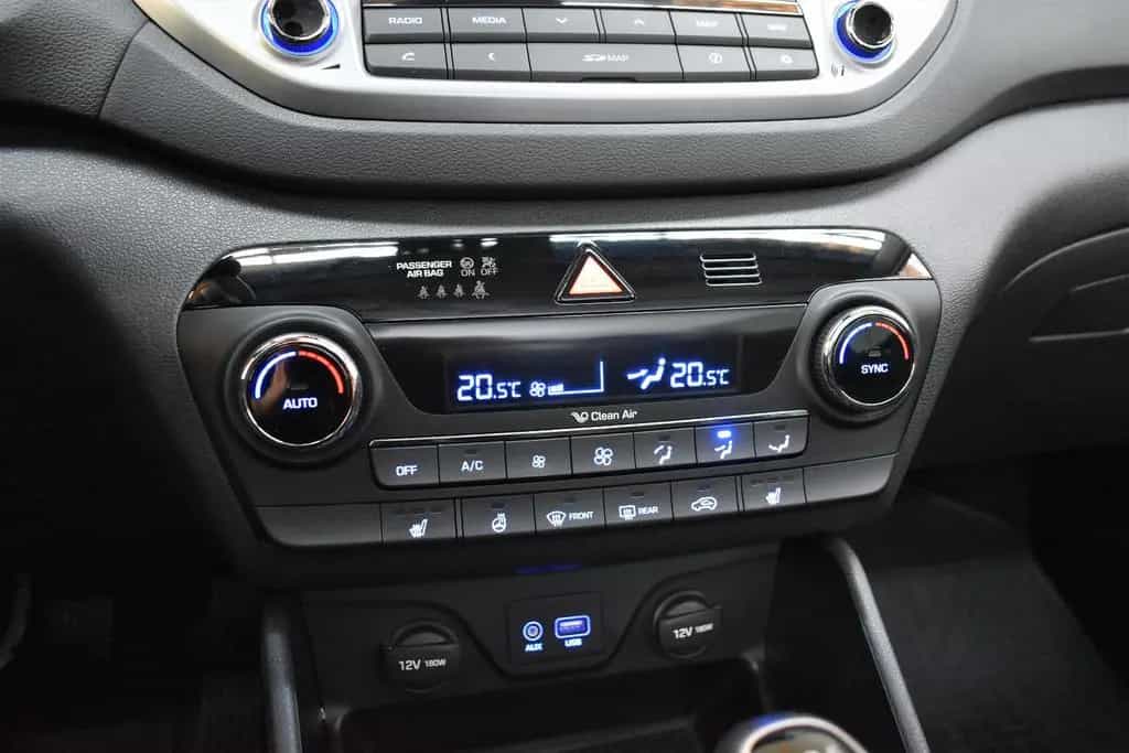 Hyundai TUCSON 1.6 Intro Edition 4WD+1.Hand+Nur.36.600km 12/2015-photo-17