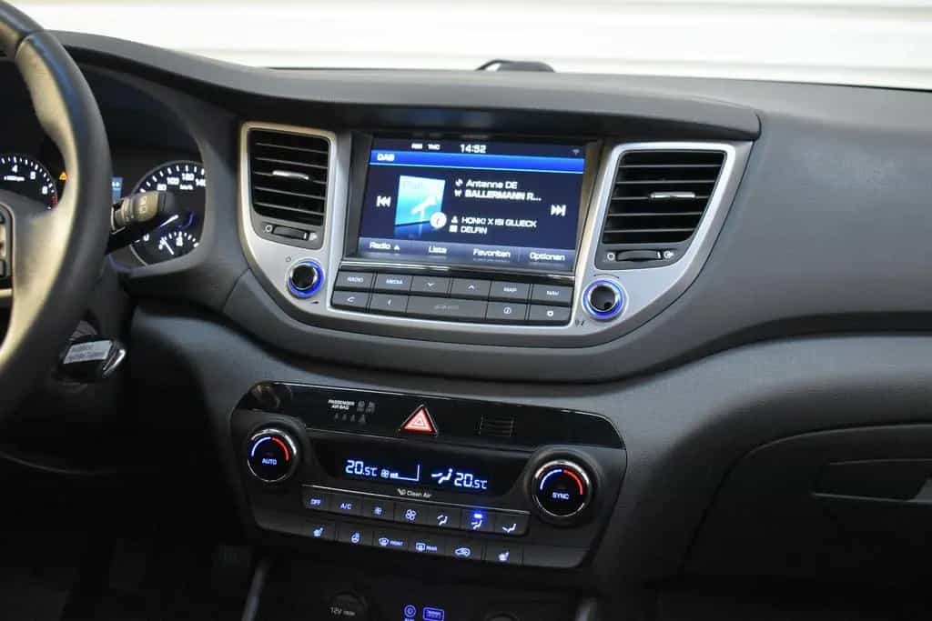 Hyundai TUCSON 1.6 Intro Edition 4WD+1.Hand+Nur.36.600km 12/2015-photo-21