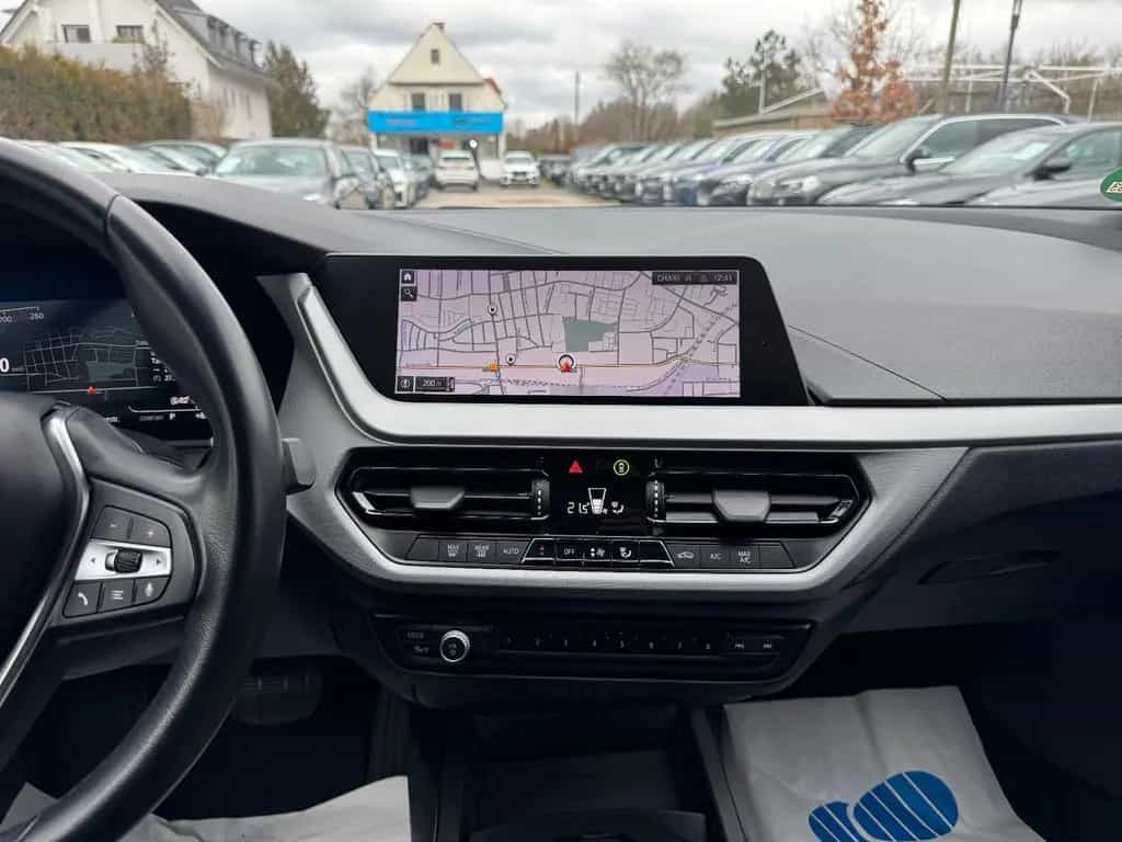 BMW 1 Series 118i Limousine  Advantage*Head Up*Lichtpaket*SHZ 12/2019-photo-24