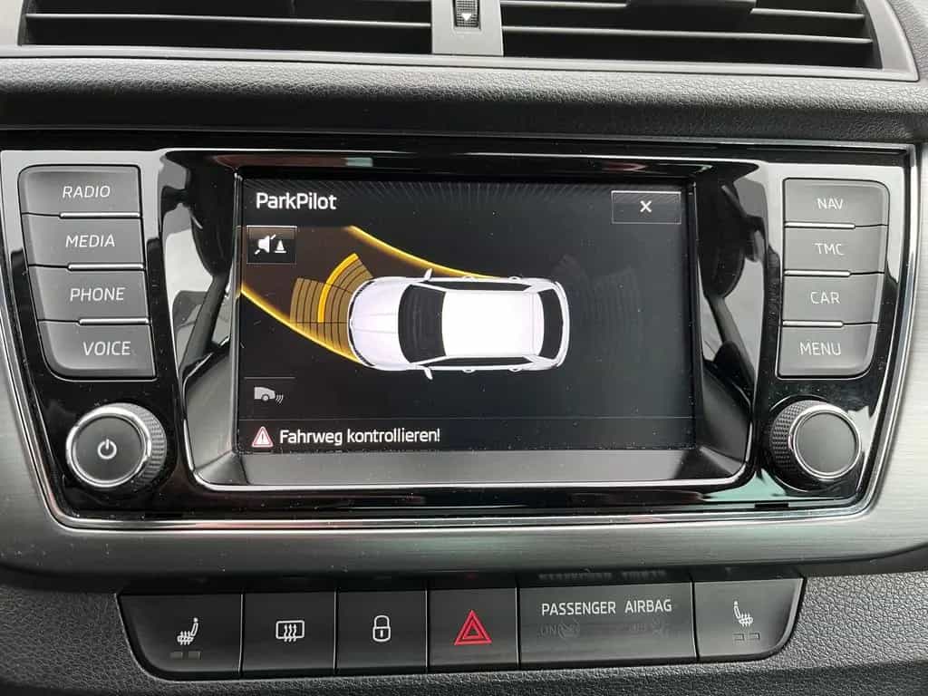 Skoda Fabia DSG RF-Kamera Sitzheizg Parkpilot Navi 10/2016-photo-17