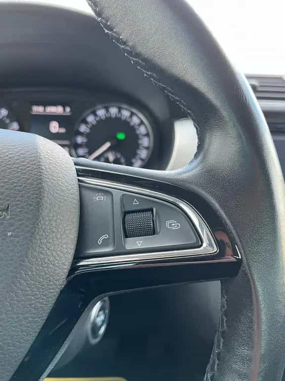 Skoda Fabia DSG RF-Kamera Sitzheizg Parkpilot Navi 10/2016-photo-23