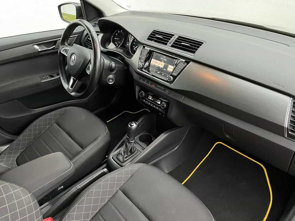 Skoda Fabia DSG RF-Kamera Sitzheizg Parkpilot Navi 10/2016-photo-7