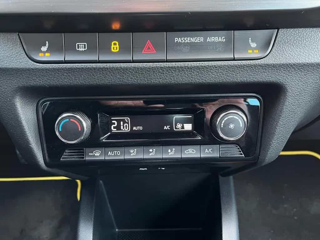 Skoda Fabia DSG RF-Kamera Sitzheizg Parkpilot Navi 10/2016-photo-8