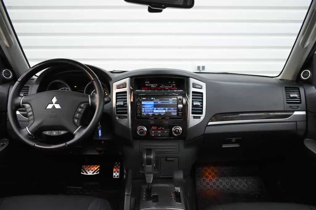 Mitsubishi Pajero 3.2 DI-D Top Autom.+Schiebedach+AHK+Xenon 12/2017-photo-14