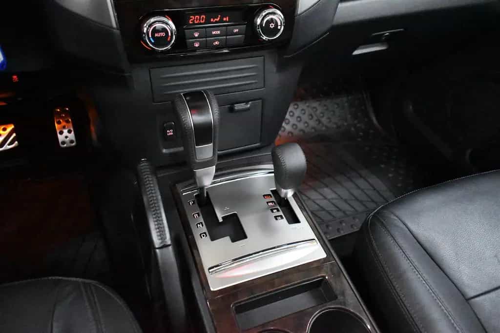 Mitsubishi Pajero 3.2 DI-D Top Autom.+Schiebedach+AHK+Xenon 12/2017-photo-15