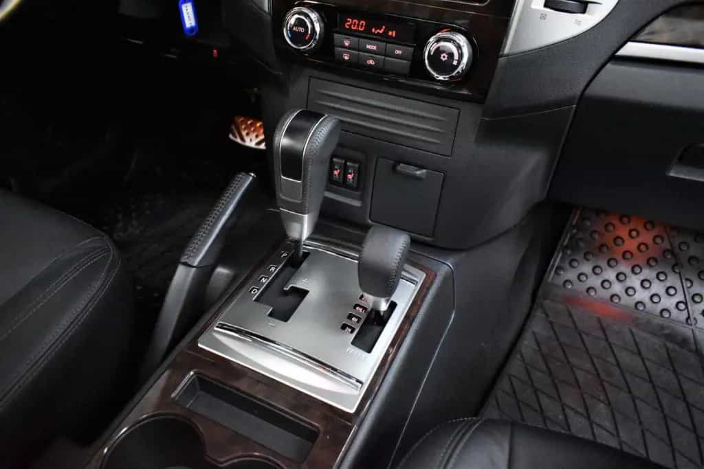 Mitsubishi Pajero 3.2 DI-D Top Autom.+Schiebedach+AHK+Xenon 12/2017-photo-21