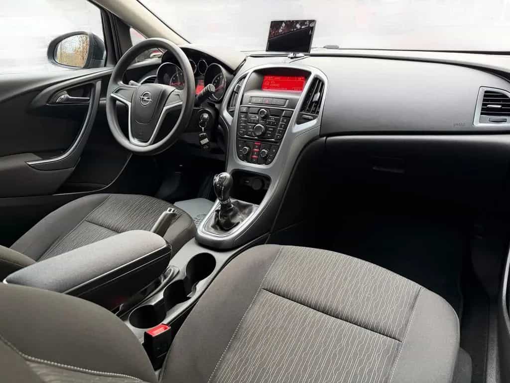 Opel Astra J 5-trg. Selection *Tüv Neu* 06/2015-photo-11