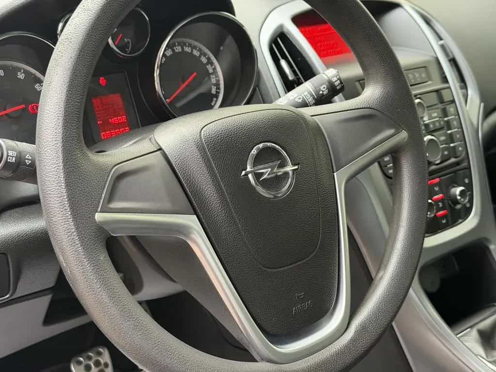 Opel Astra J 5-trg. Selection *Tüv Neu* 06/2015-photo-17
