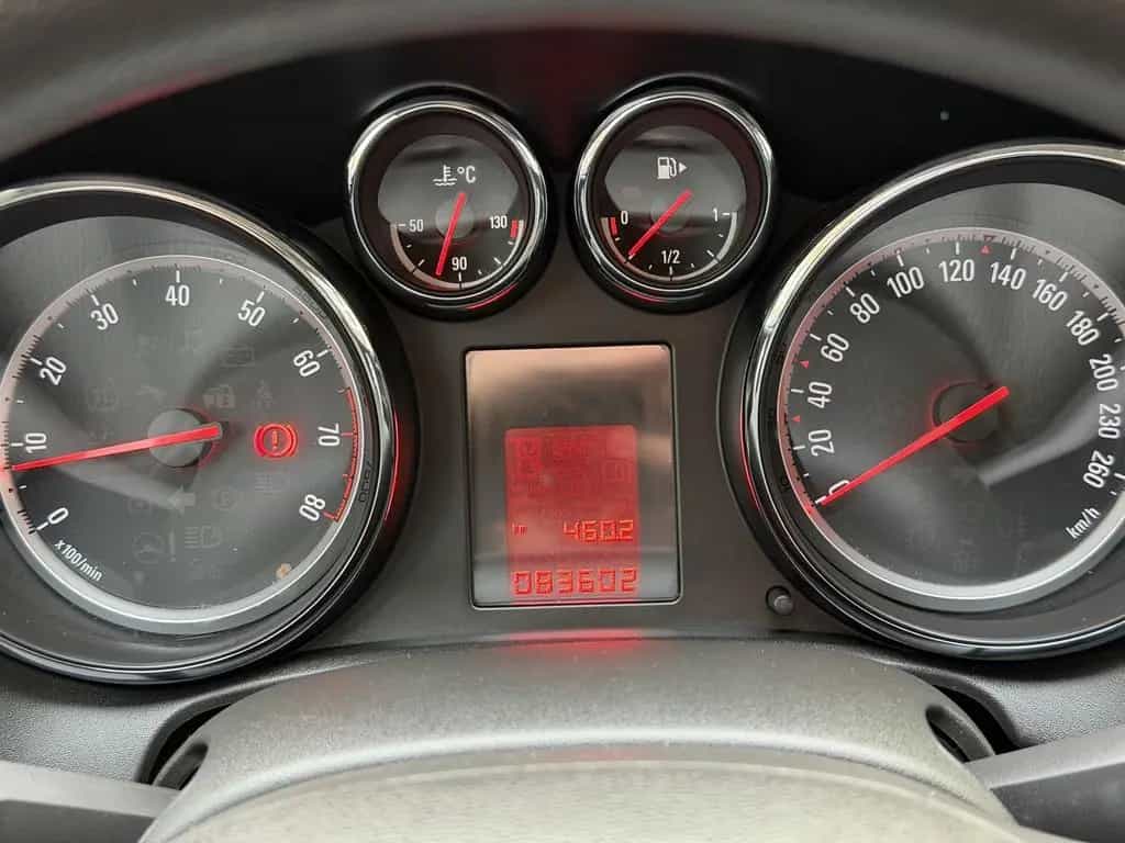 Opel Astra J 5-trg. Selection *Tüv Neu* 06/2015-photo-19