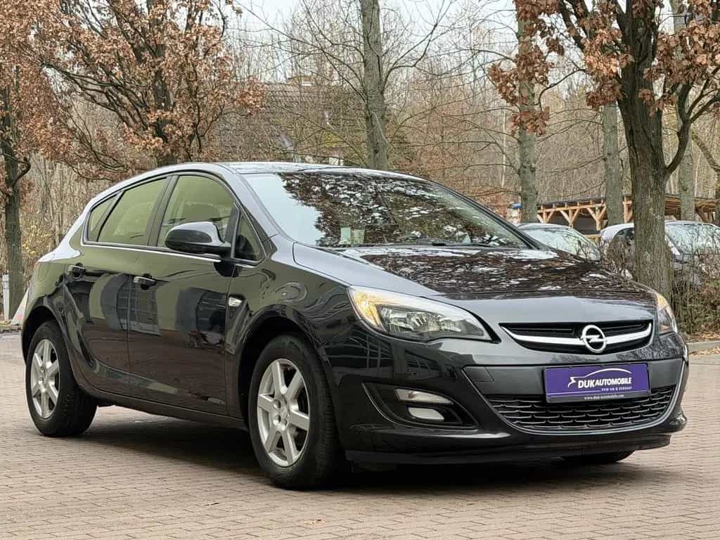 Opel Astra J 5-trg. Selection *Tüv Neu* 06/2015-photo-2