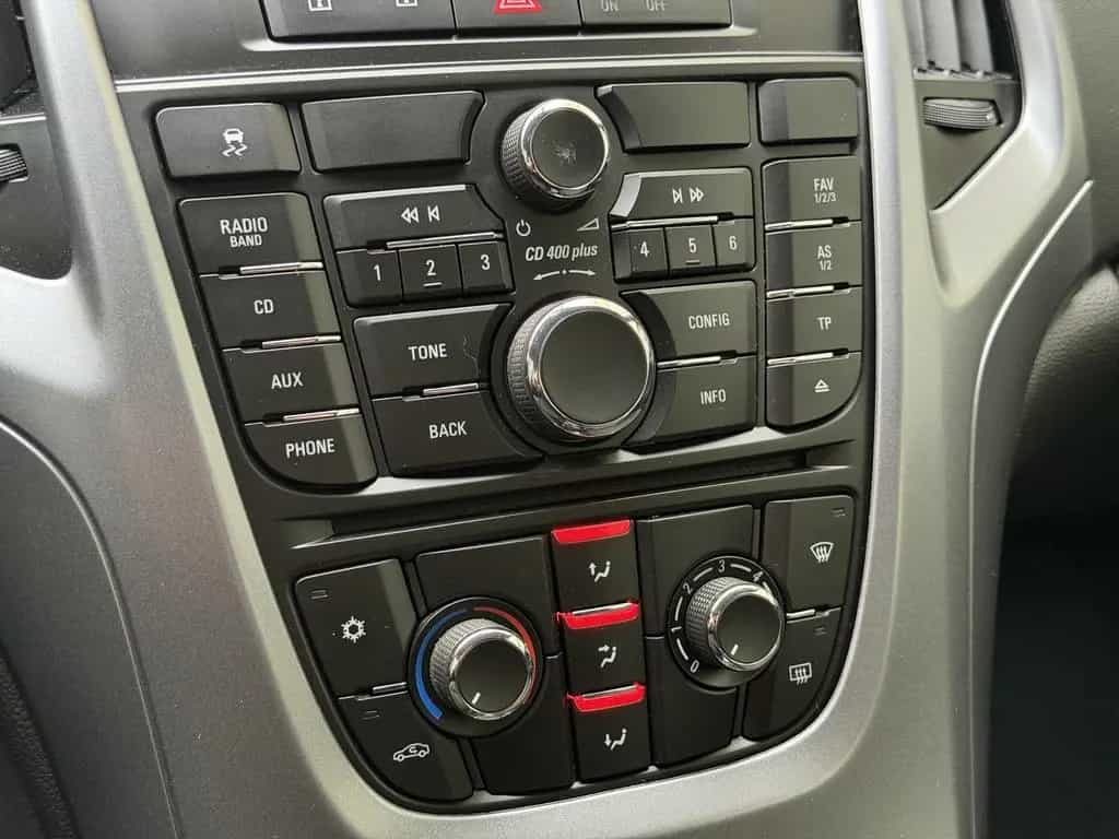 Opel Astra J 5-trg. Selection *Tüv Neu* 06/2015-photo-22