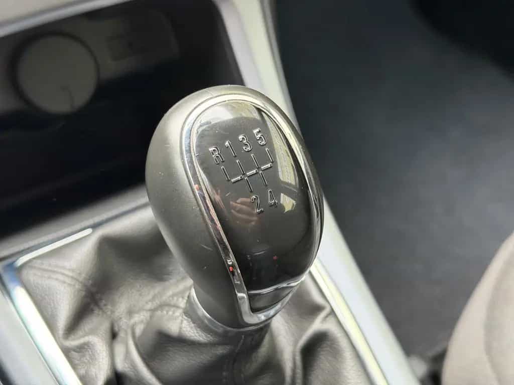 Opel Astra J 5-trg. Selection *Tüv Neu* 06/2015-photo-24