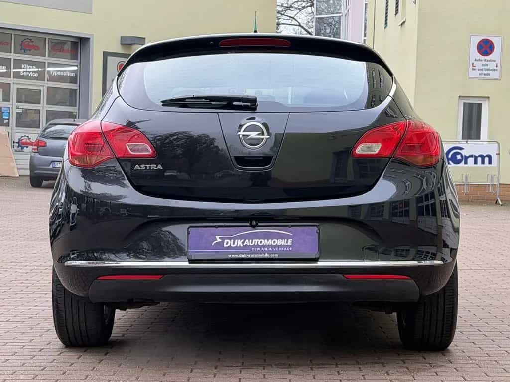 Opel Astra J 5-trg. Selection *Tüv Neu* 06/2015-photo-26