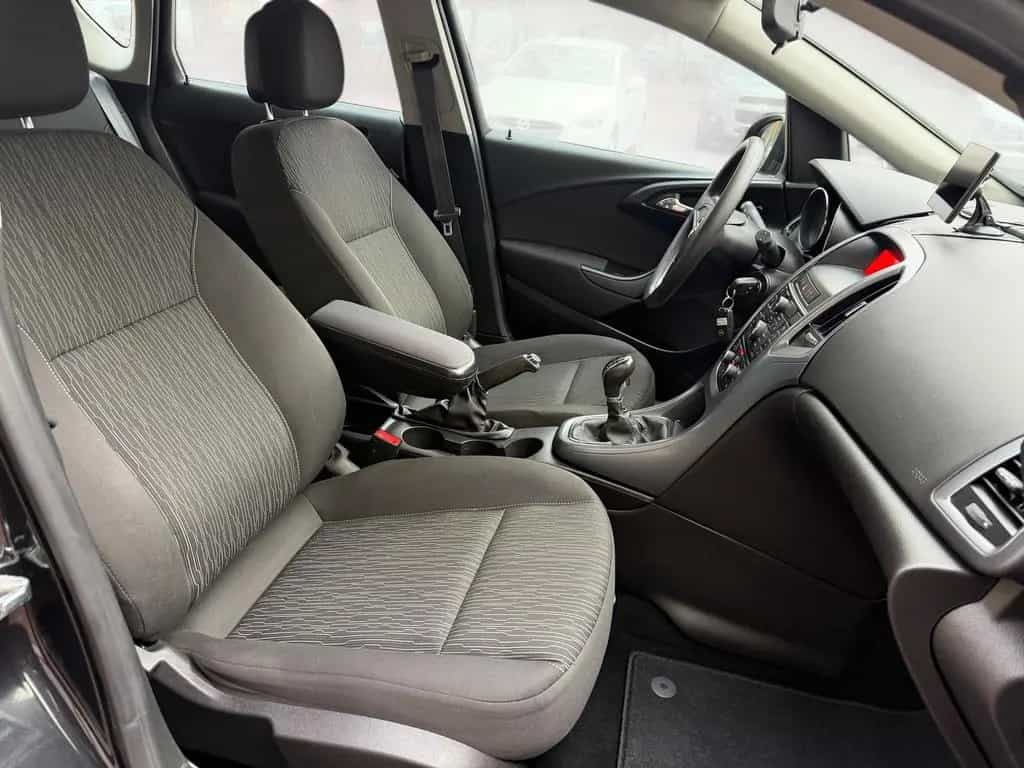 Opel Astra J 5-trg. Selection *Tüv Neu* 06/2015-photo-3