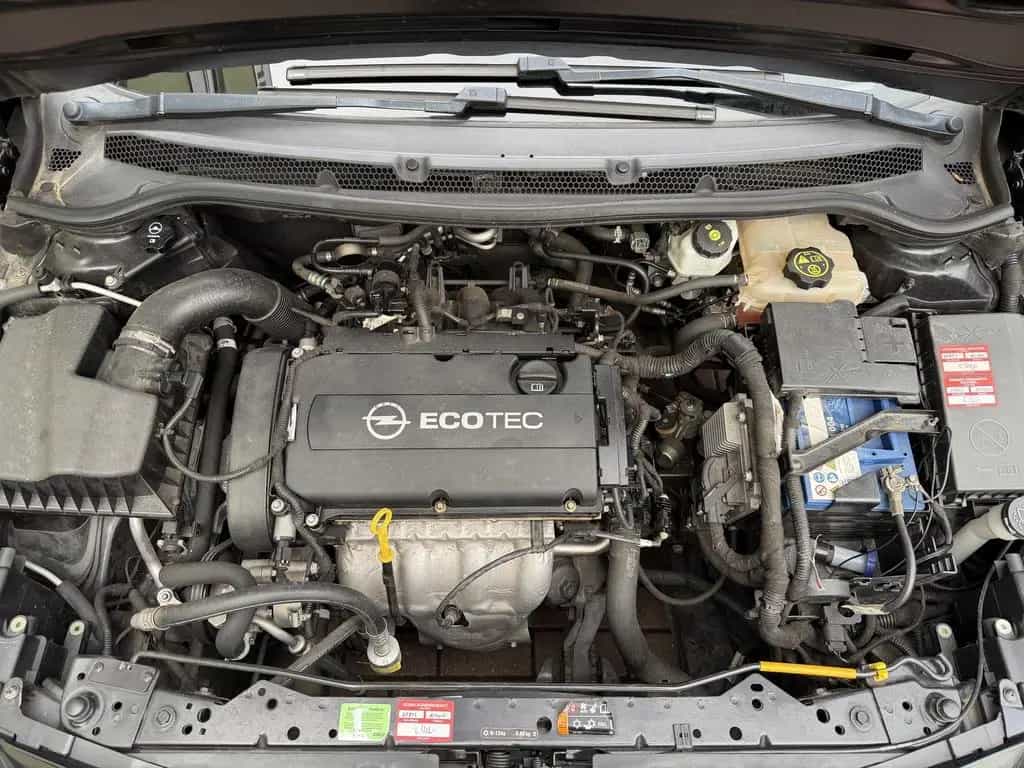 Opel Astra J 5-trg. Selection *Tüv Neu* 06/2015-photo-31