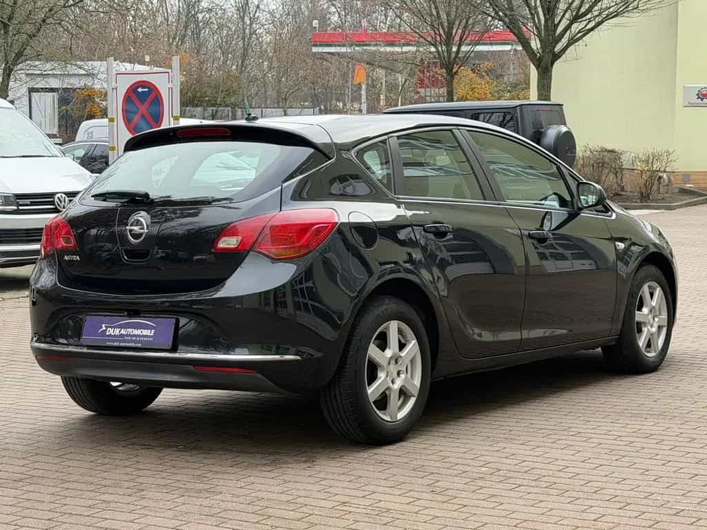 Opel Astra J 5-trg. Selection *Tüv Neu* 06/2015-photo-4