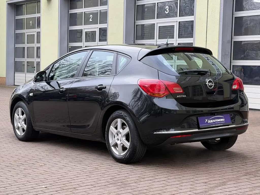 Opel Astra J 5-trg. Selection *Tüv Neu* 06/2015-photo-6