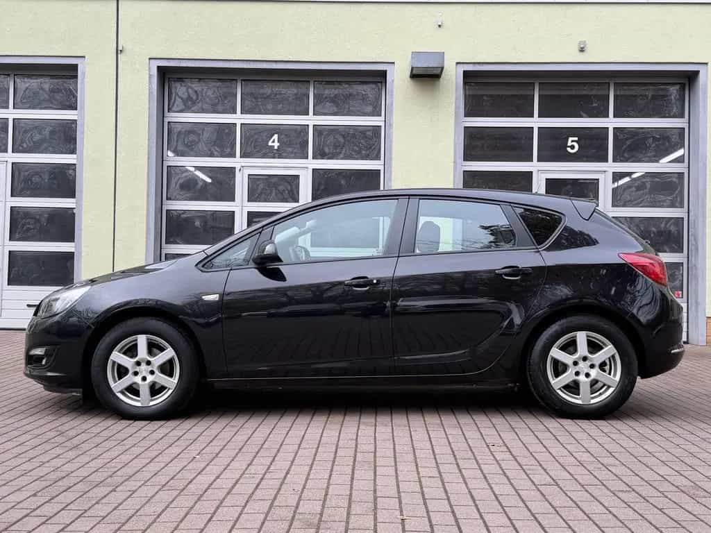 Opel Astra J 5-trg. Selection *Tüv Neu* 06/2015-photo-8