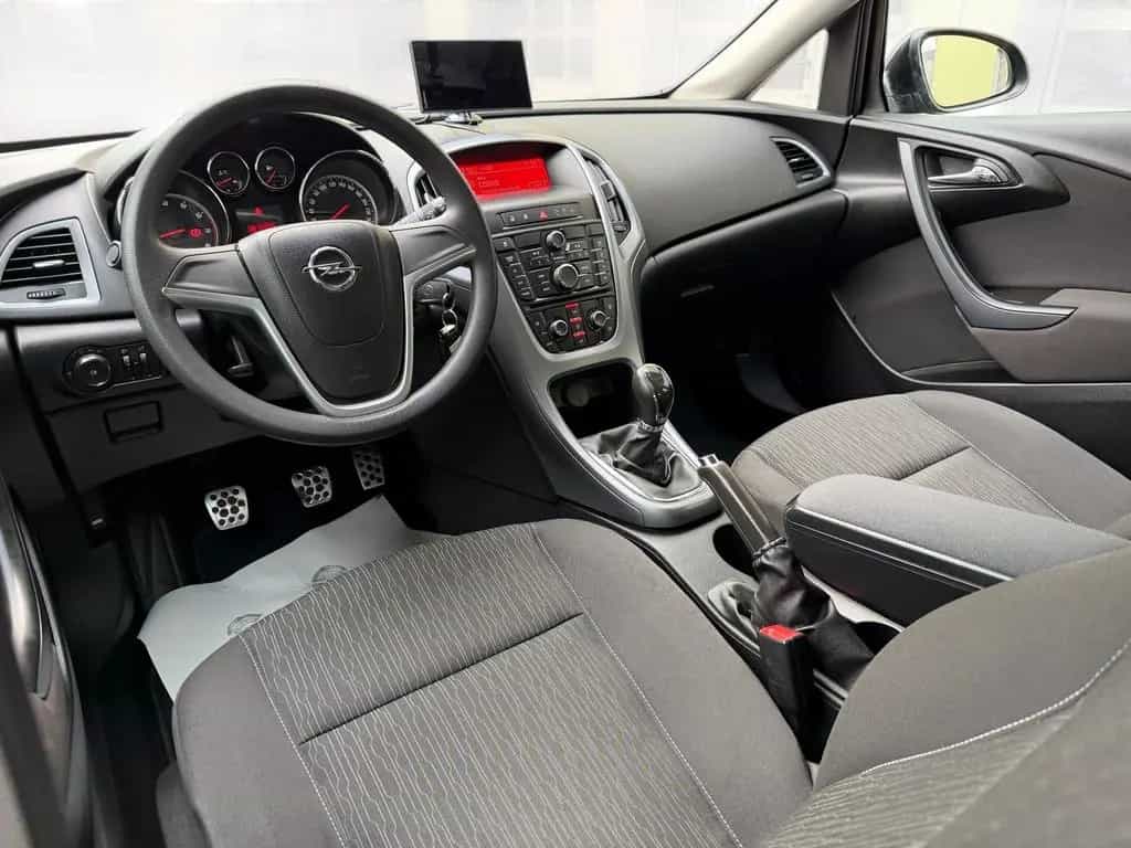Opel Astra J 5-trg. Selection *Tüv Neu* 06/2015-photo-9