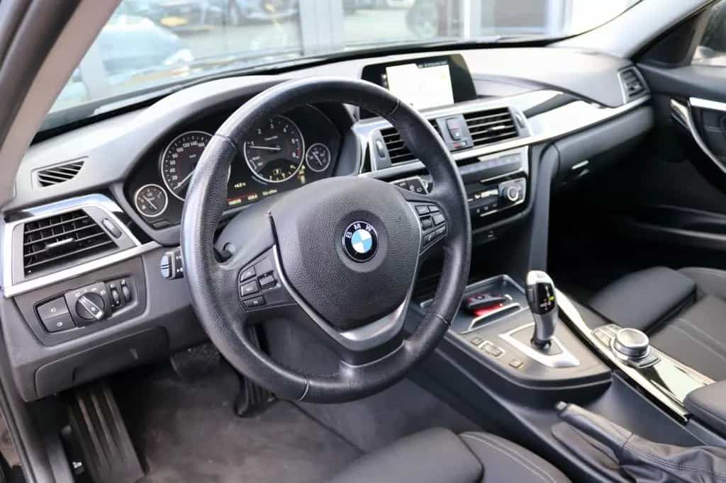 BMW 320 d Touring Sport Line Navi Klima SHZ PDC LED 07/2019-photo-14