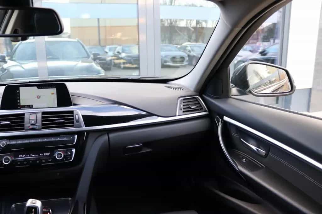 BMW 320 d Touring Sport Line Navi Klima SHZ PDC LED 07/2019-photo-17