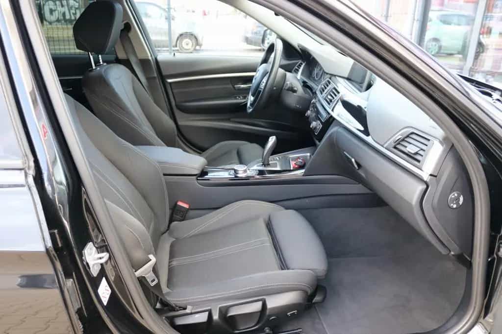 BMW 320 d Touring Sport Line Navi Klima SHZ PDC LED 07/2019-photo-18
