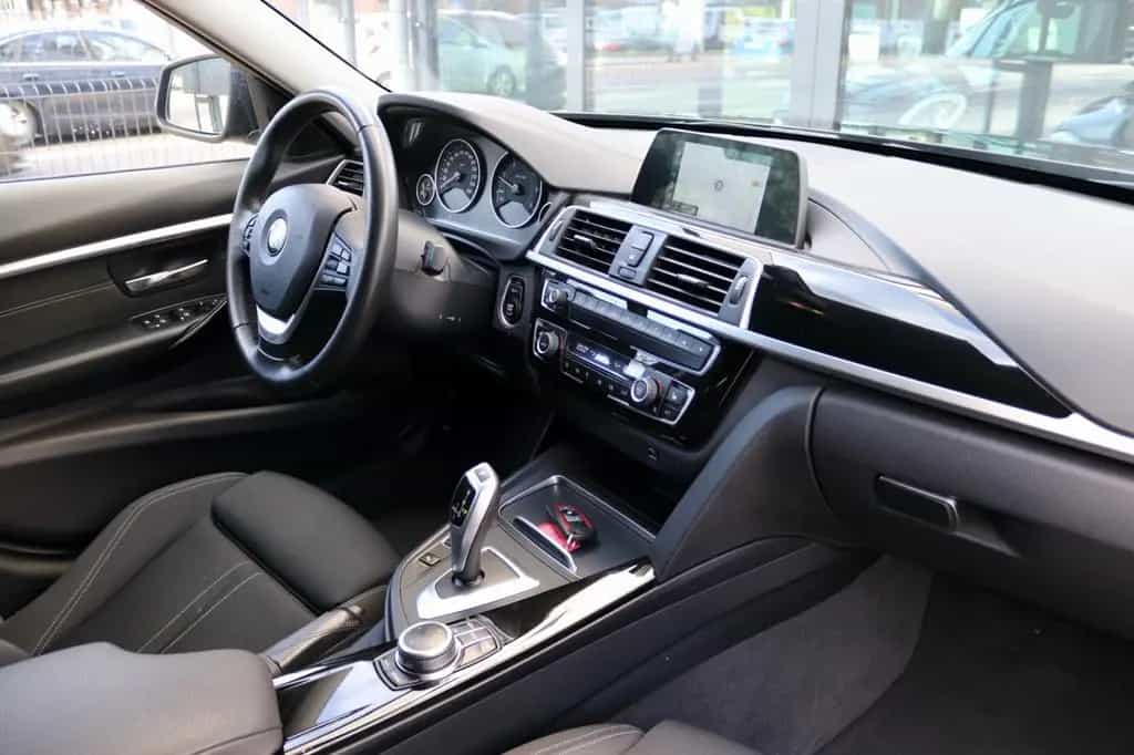 BMW 320 d Touring Sport Line Navi Klima SHZ PDC LED 07/2019-photo-19
