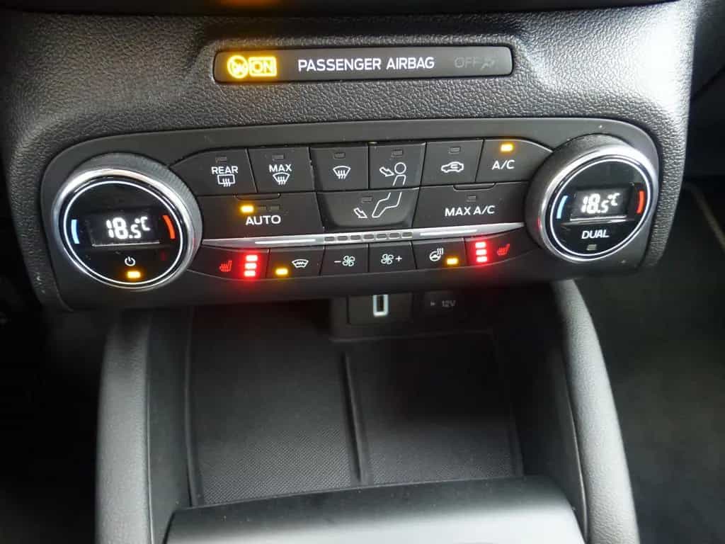 Ford Focus ST Performance Paket, HUD,Kamera,19Zoll 06/2020-photo-20