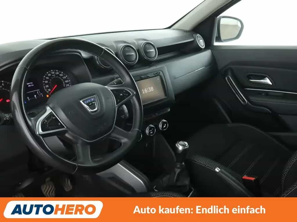 Dacia Duster 1.2 TCe Prestige*NAVI*360°*PDC*SHZ*TEMPO* 06/2018-photo-10