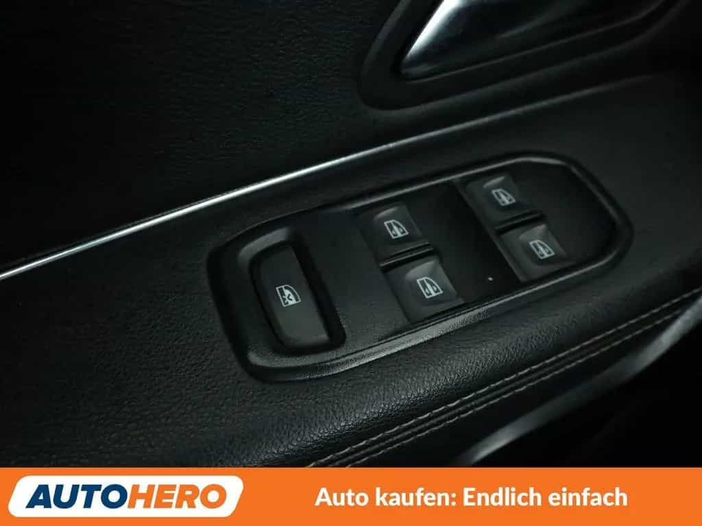 Dacia Duster 1.2 TCe Prestige*NAVI*360°*PDC*SHZ*TEMPO* 06/2018-photo-31