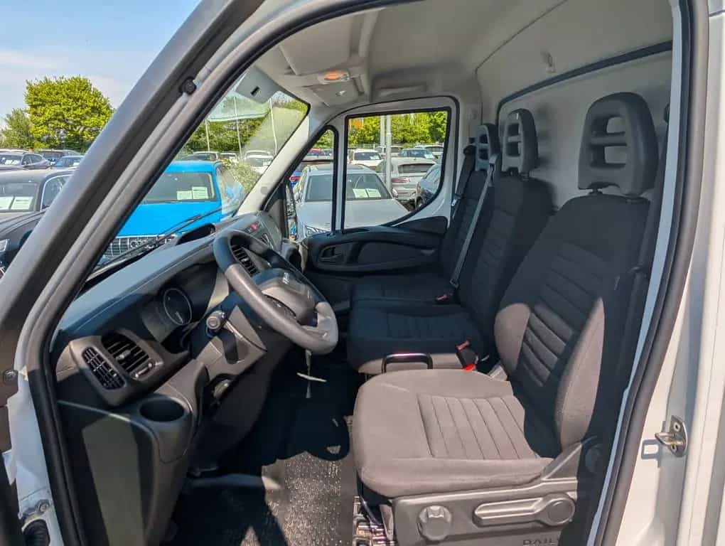 Iveco Daily Koffer 35-160 Ladebordwand Klima 03/2024-photo-7