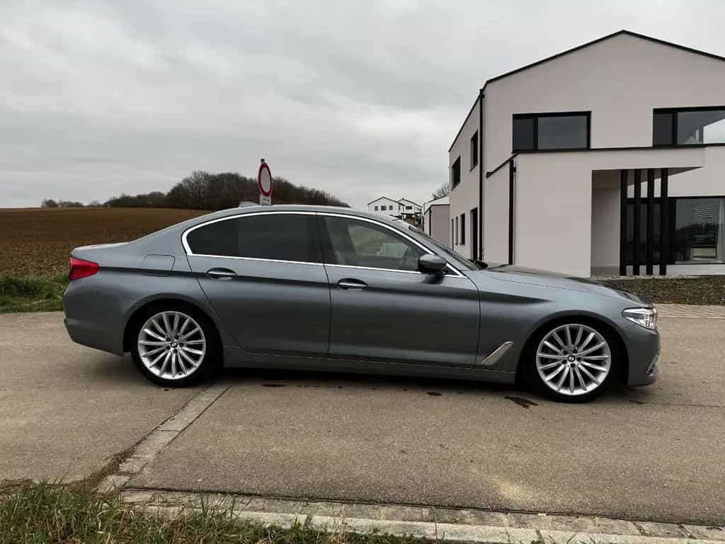 BMW 5 Series 540i xDrive 06/2017-photo-2
