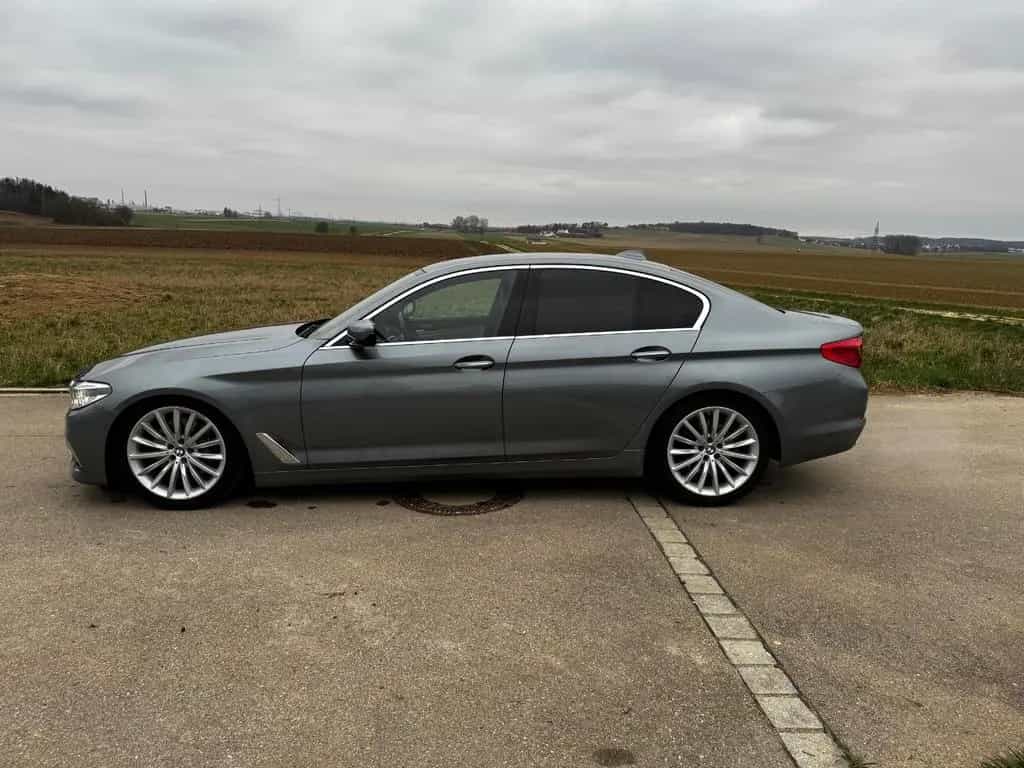 BMW 5 Series 540i xDrive 06/2017-photo-3