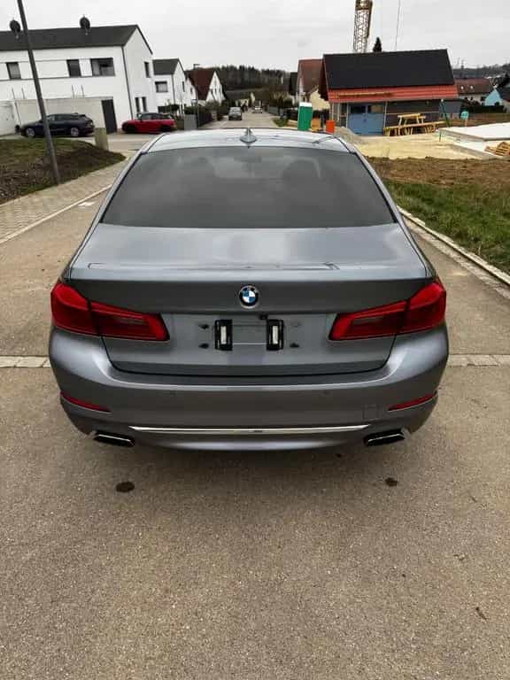 BMW 5 Series 540i xDrive 06/2017-photo-4