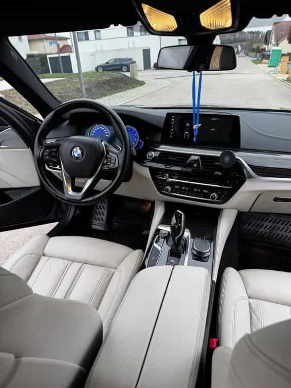 BMW 5 Series 540i xDrive 06/2017-photo-5