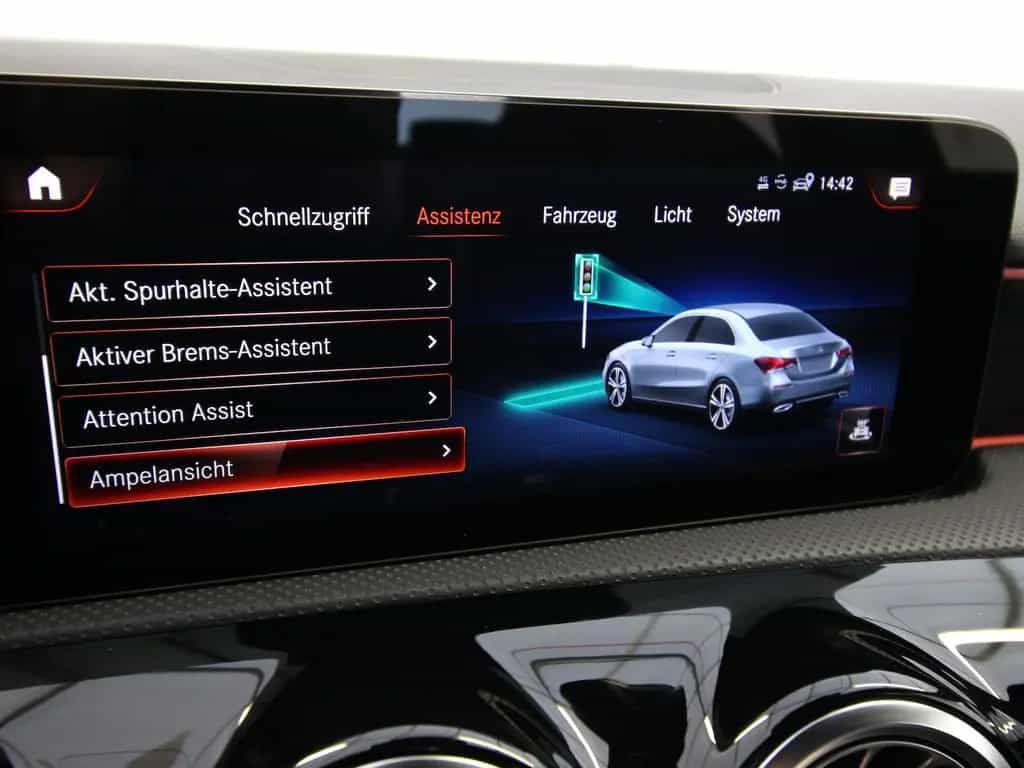 Mercedes-Benz A 180 Limousine AMG Line NAVI+LED+ALU18+TEMPOMAT 10/2020-photo-16