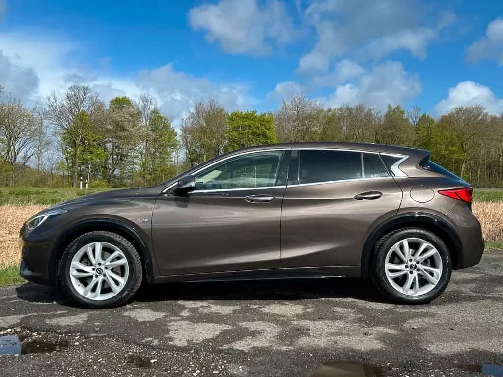 Infiniti Q30 2.2d Premium Navi Kamera Leder Memory 08/2019-photo-1