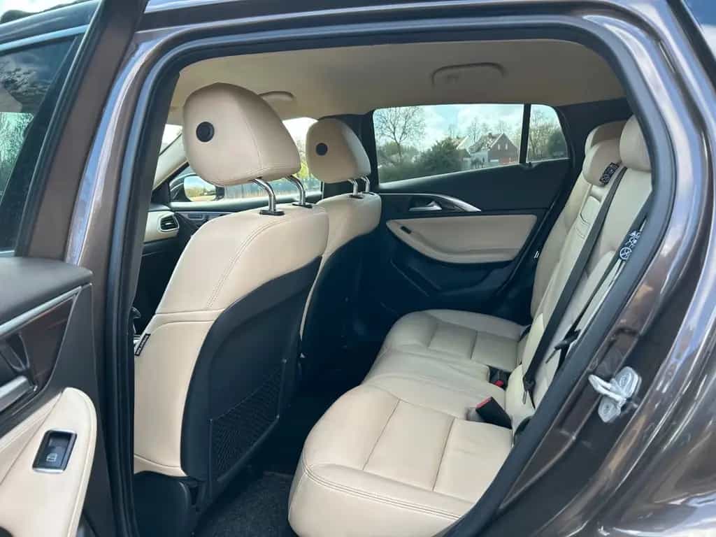 Infiniti Q30 2.2d Premium Navi Kamera Leder Memory 08/2019-photo-16
